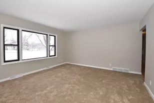 W234N7604 Woodside Rd, Sussex, WI 53089 - Photo 6