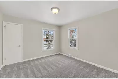 2822 S 48th St, Milwaukee, WI 53219 - Photo 10