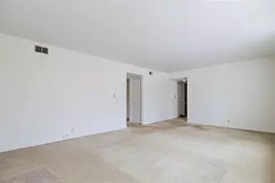 1311 E Randolph Ct, Milwaukee, WI 53212 - Photo 10