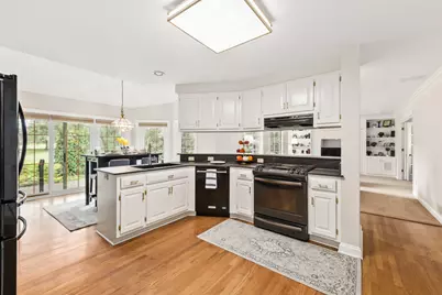 8266 S Country Club Cir, Franklin, WI 53132 - Photo 12