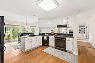 8266 S Country Club Cir, Franklin, WI 53132 - Photo 12