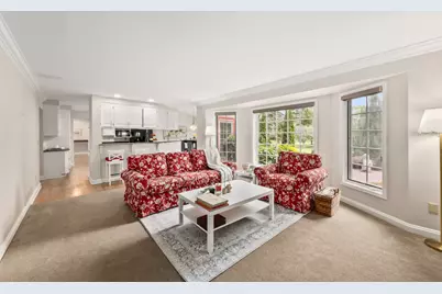 8266 S Country Club Cir, Franklin, WI 53132 - Photo 8