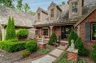 8266 S Country Club Cir, Franklin, WI 53132 - Photo 2