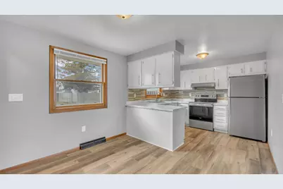 1702 N 26th St, Sheboygan, WI 53081 - Photo 8