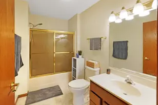 17354 W Lincoln Ave, New Berlin, WI 53146 - Photo 12