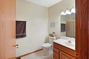 17354 W Lincoln Ave, New Berlin, WI 53146 - Photo 14