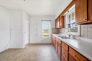 514 E Main St, Racine, WI 53185 - Photo 8