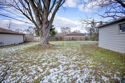 10500 W Rae Ave, Milwaukee, WI 53225 - Photo 12