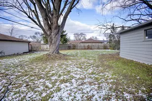 10500 W Rae Ave, Milwaukee, WI 53225 - Photo 12