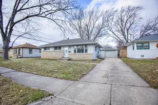 10500 W Rae Ave, Milwaukee, WI 53225 - Photo 16