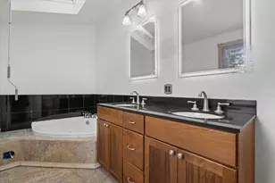 W140N10259 Fond du Lac Ave, Germantown, WI 53022 - Photo 22