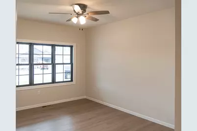 621  Johnson Pl, Onalaska, WI 54650 - Photo 2