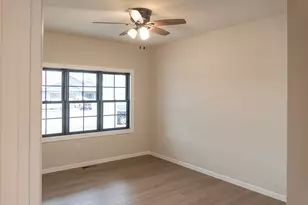 621 Johnson Pl, Onalaska, WI 54650 - Photo 2