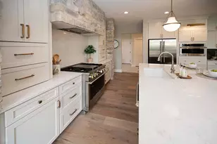 N66W21471 Sagebrush Dr, Menomonee Falls, WI 53051 - Photo 8