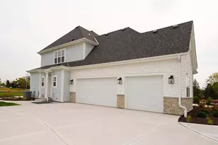 12810 Bluejay Ln, Mequon, WI 53097 - Photo 2