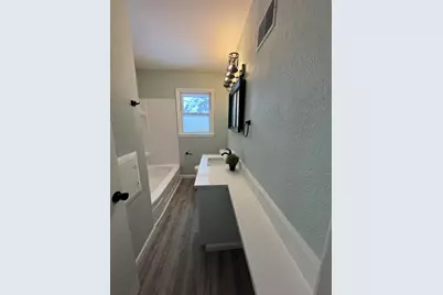 9331 W Elmore Ave, Milwaukee, WI 53222 - Photo 8