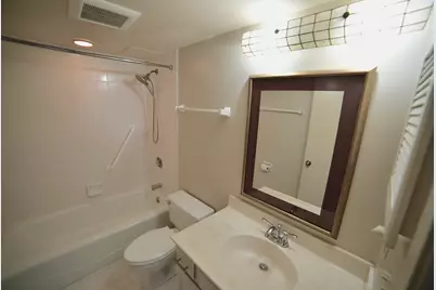 1906 E Shorewood Blvd #263, Shorewood, WI 53211 - Photo 8