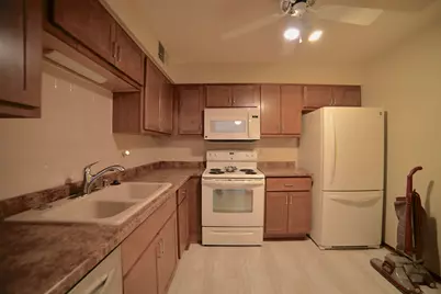 1906 E Shorewood Blvd #263, Shorewood, WI 53211 - Photo 2