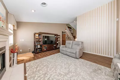 443  Quail Point Dr, Racine, WI 53406 - Photo 8