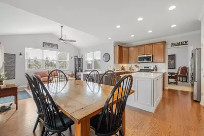 N42W22833  Beacon Ct, Pewaukee, WI 53072 - Photo 8