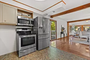 12763 N East Shoreland Dr, Mequon, WI 53092 - Photo 18