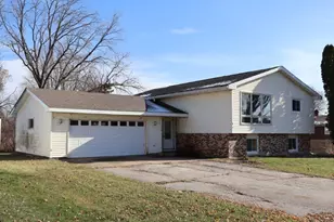 110 Lakeview Ct, Tomah, WI 54660 - Photo 2