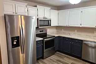 4887 Easy St, Delafield, WI 53029 - Photo 4