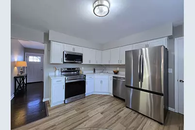 419  Peters Dr, Waukesha, WI 53188 - Photo 2