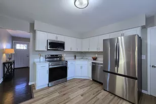 419 Peters Dr, Waukesha, WI 53188 - Photo 2