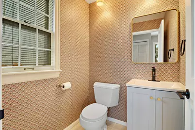 438  Shoreland Dr, Racine, WI 53402 - Photo 6