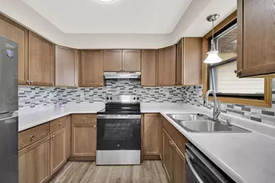 8127 S Legend Dr #D, Franklin, WI 53132 - Photo 14