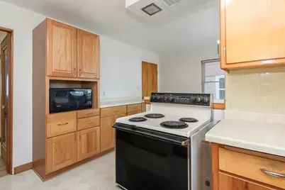 3137 N 81st St, Milwaukee, WI 53222 - Photo 14