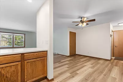 831  Devonshire Ln #D, West Bend, WI 53090 - Photo 8