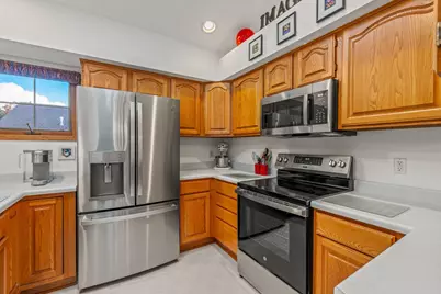 2215  Circle Rdg #D, Delafield, WI 53018 - Photo 10