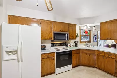 1120  Hemlock Ln, Waukesha, WI 53189 - Photo 6