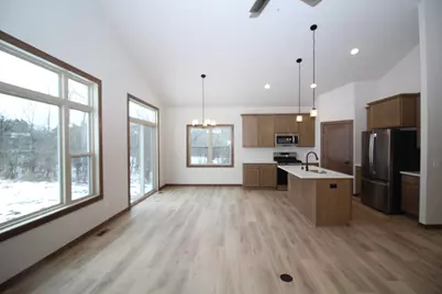 522  Calvin Ln, Racine, WI 53406 - Photo 4