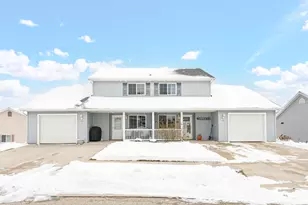 928 Broadmoore Dr, Hartford, WI 53027 - Photo 2