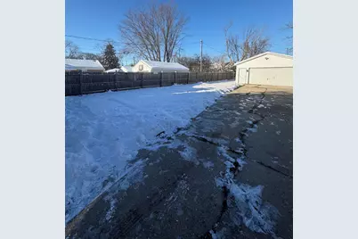 4334 W Eggert Pl, Milwaukee, WI 53218 - Photo 14