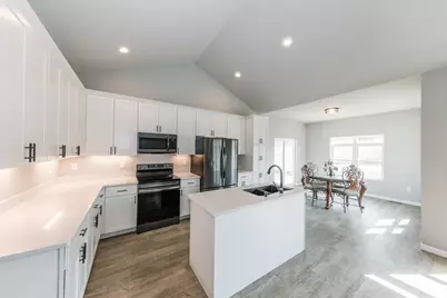 680  Hillside Ln, Cedarburg, WI 53012 - Photo 8