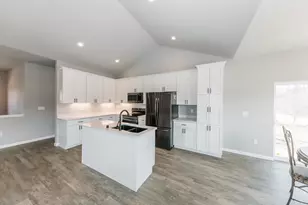 680 Hillside Ln, Cedarburg, WI 53012 - Photo 10