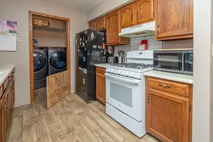 517 Fox Knoll Dr, Racine, WI 53185 - Photo 12