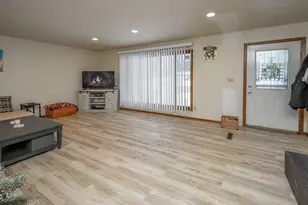 517 Fox Knoll Dr, Racine, WI 53185 - Photo 4