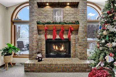 363  Hickory Dr, Fredonia, WI 53021 - Photo 6