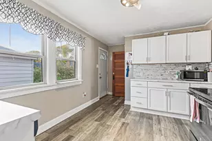 2352 S 79th St, West Allis, WI 53219 - Photo 14