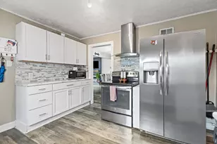 2352 S 79th St, West Allis, WI 53219 - Photo 12