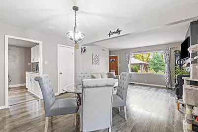 2352 S 79th St, West Allis, WI 53219 - Photo 8