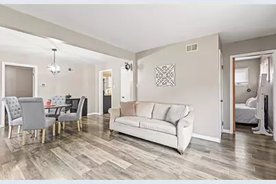 2352 S 79th St, West Allis, WI 53219 - Photo 4