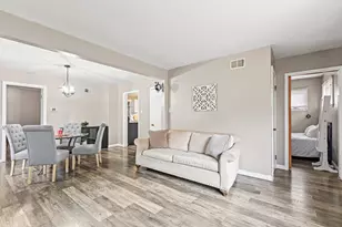 2352 S 79th St, West Allis, WI 53219 - Photo 4