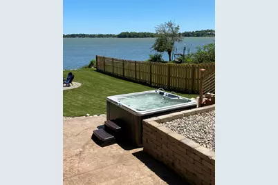 2201  Lakeshore Dr, Racine, WI 53139 - Photo 36