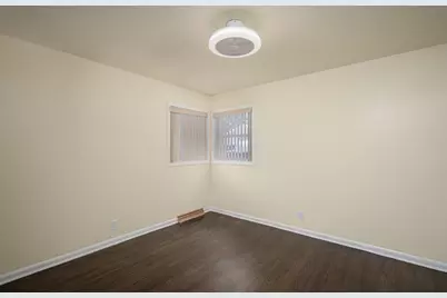 4640 W Brentwood Ct, Milwaukee, WI 53223 - Photo 14